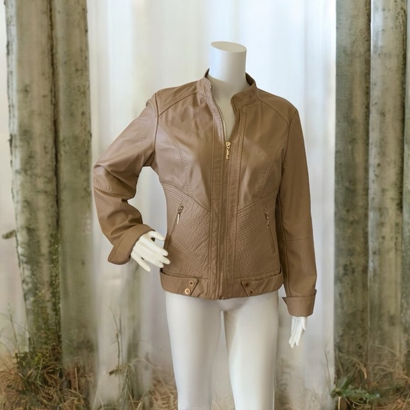 Women’s Tan Faux Leather Moto Jacket, Lined Size M By Lock And Love, Very Nice! - Picture 6 of 10